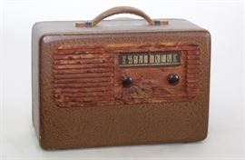 Olympic 1946 Model 6-606-U Portable AC/DC Radio