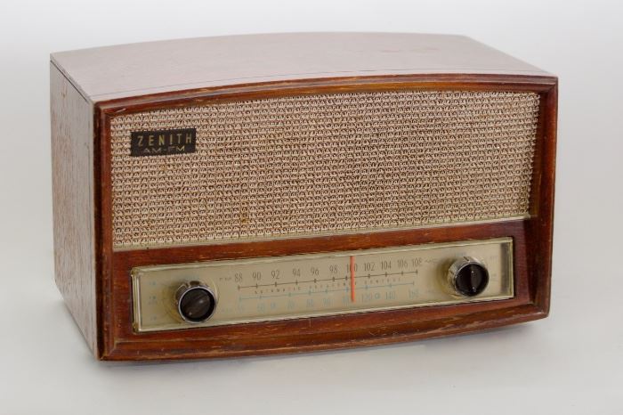 Zenith 1961 Model G730 Tabletop AC Radio
