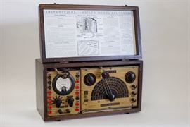 Philco c.1936 Model 099 Signal Genertor and Volt Meter