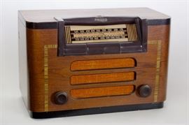 Philco 1942 Model 42-122 Tabletop Battery Radio