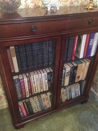Enclosed bookshelf