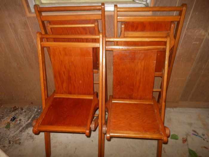 FABULOUS set of 4 wooden folding chairs