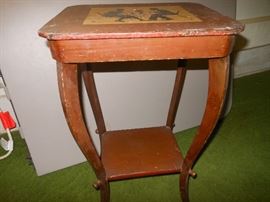 Side view lamp table