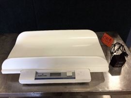 Retails New $300 Health O Meter Digital Portable Pediatric Strain Gauge Infant Child Baby Scale With Adapter & Extra-Wide Tray, 44 lb x 0.5 oz. Super Condition!
