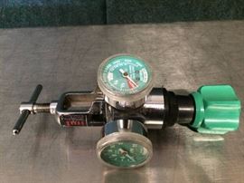 Dual Gauge MEDICAL OXYGEN REGULATOR Compressed Oxygen Flow Gauge Gas Control - Excellent Condition!

