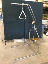 Retails New $350 INVACARE OFFSET TRAPEZE BAR WITH INVACARE FLOOR STAND HELPS PATIENTS CHANGE POSITIONS WHILE IN BED & TO TRANSFER FROM BED TO CHAIR EXCELLENT CONDITION
