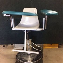 Retails New $1000 Retro Cool MCM Herman Miller Style Molded Shell Barber Salon Style Height Adjustable Phlebotomy Blood Draw Manicure Tattoo Ink Henna Chair - Excellent Condition!
