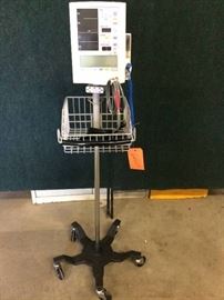 WOW RETAILS USED $900 For Your Home Or Clinic Portable Bedside Mobile Datascope Accutorr Plus Patient Monitor NIBP, SPO2 Includes: Finger Probe, Hose and Adult Cuff, 5 Leg Rolling Cart - Excellent!
