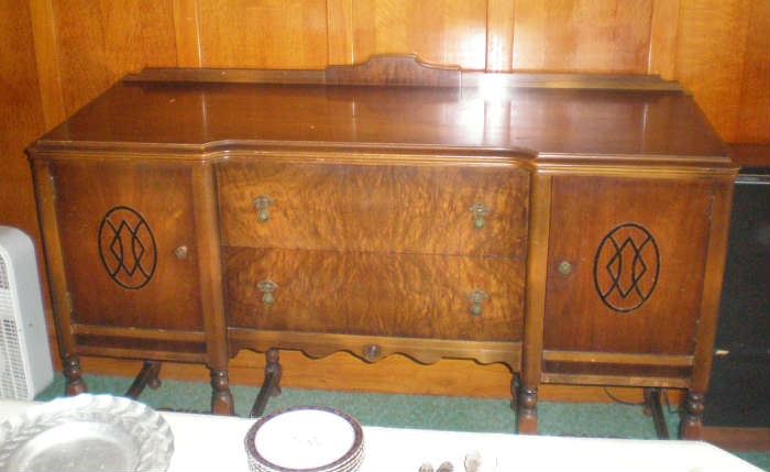 Beautiful Art Deco 1930s Buffet, has matching china cabinet & table with 6 chairs.