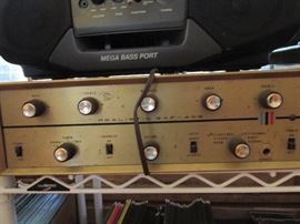 Realistic SAF-408 tuner-amplifier/receiver  tubes