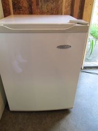Small refrigerator (with freezer compartment inside)