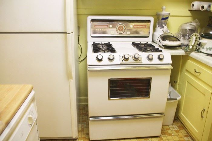 1950s TAPPAN HOLIDAY GAS COOKING RANGE - WORKS GREAT - VERY RETRO