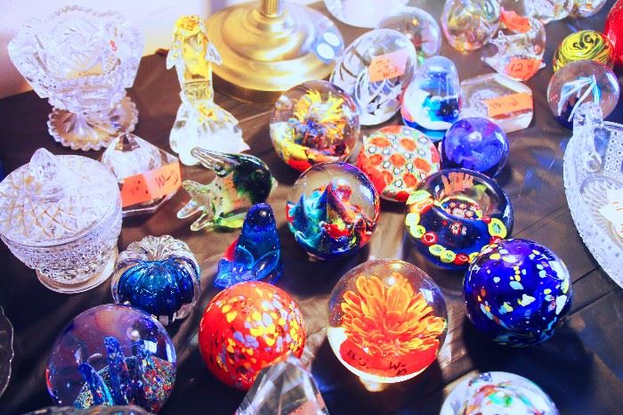 LARGE PAPERWEIGHT COLLECTION