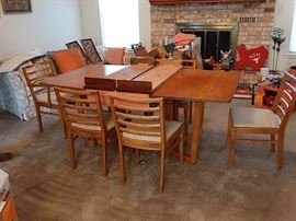 Mid Century Table  - NICE! 