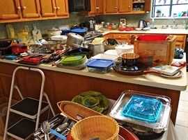 LOTS of Kitchen items! 