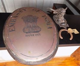 MHE037 India Sign, Bull Head, Parker Ranch Horseshoe