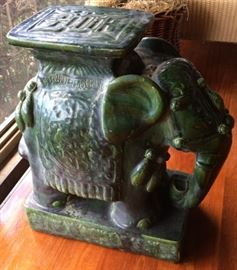 MHE046 Solid Large Green Elephant Plant Stand