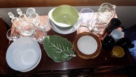 MHE082 Pyrex Measuring Cups and More