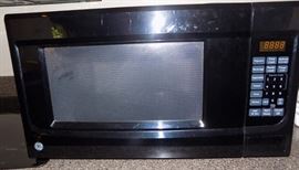 MHE095 GE Microwave Oven with Turntable