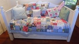 MHE112 Trundle Bed with Hawaiian Throw Pillows