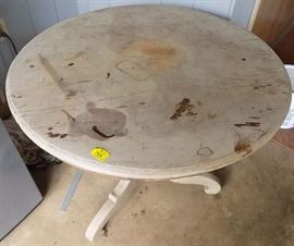 MHE142 Large Wooden Round Table