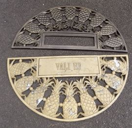 MHE304 Pair of Ornate Metal Half-Round Fence Gate Emblems