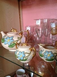 Hull teapot, sugar, and creamer set