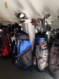 Many golf bags are available.