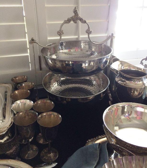 Silverplate buffet server, hand hammered bowls