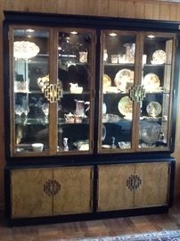Chin Hua Lighted China / Display Cabinet