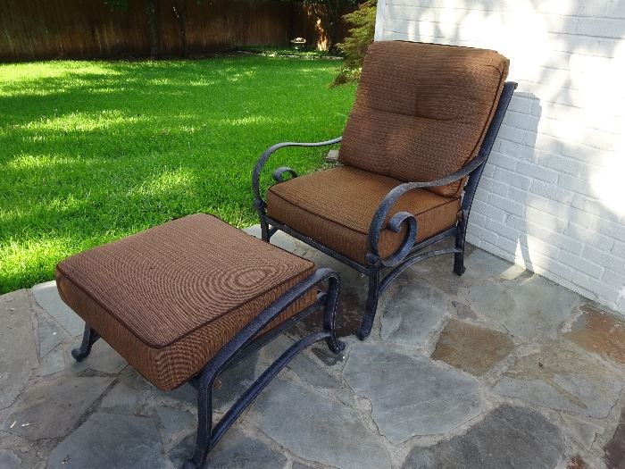 outdoor metal chairs like new