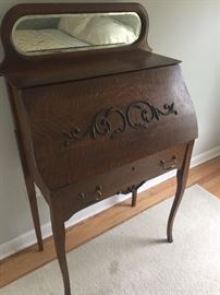 Writing desk with mirror 