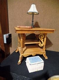 Beautiful Oak Parlor table