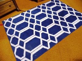 Blue contemporary rug