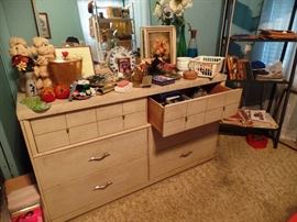 Handy retro dresser with storage