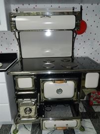 Just wonderful retro working stove!   Elmira Stove Works