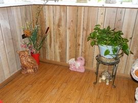 More flower pots with statuary