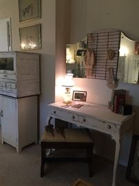 The painted table, vintage upholstered bench