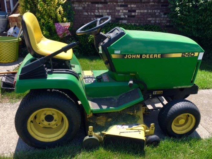 1994 John Deere 240 Lawn & Garden Tractor 14HP Kawasaki Engine, 42" deck.
