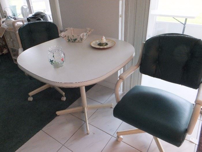 Dinette set with 2 swivel chairs
