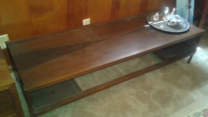TWO TONED COFFEE TABLE WITH MATCHING END TABLE, VERY COOL VINTAGE  MID CENTURY.   this will polish up nicely!