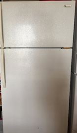 White Westinghouse 18' No Frost Refrigerator/Freezer