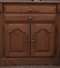 Oaktree Bedroom Suite King Size:
Platform Bed with Underbed Storage
Dresser w 3-Piece Mirror and Cedar Lined Drawers
Nightstand
Jacquard Quilt w Bed Skirt and Shams
King Mattress Only