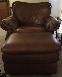 Leather Sofa
Leather Loveseat
Leather Chair and Ottoman
Coffee Table Slate Edge, Beveled Glass, Metal Base
Slate Edge, Beveled Glass, Metal Base End Table (2)
Ceramic Table Lamp