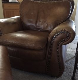 Leather Sofa
Leather Loveseat
Leather Chair and Ottoman
Coffee Table Slate Edge, Beveled Glass, Metal Base
Slate Edge, Beveled Glass, Metal Base End Table (2)
Ceramic Table Lamp