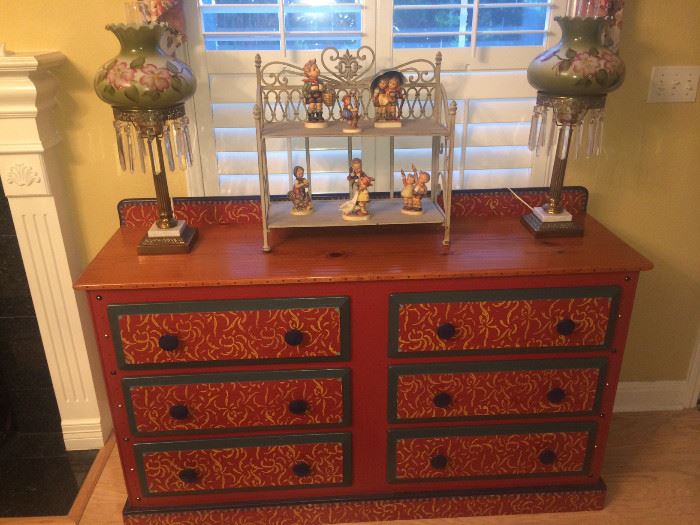 David Marsh chest of drawers with 2 vintage lamps and small collection of Hummells