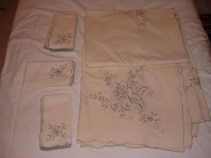 Vintage tablecloth and napkins