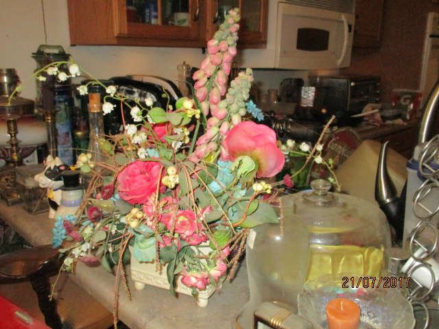 Petals  and potpourri arrangement