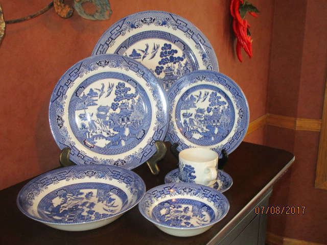 Churchill Blue Willow China - 6 piece plate setting service for 12 - new in box
