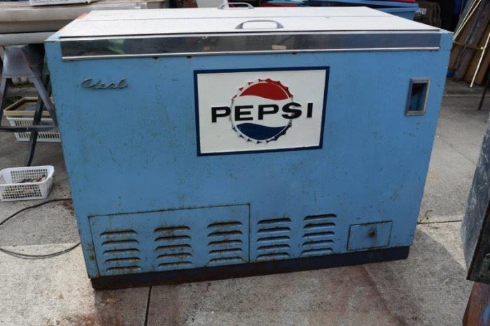 203 A Pepsi Ideal from Canada Machine great logo